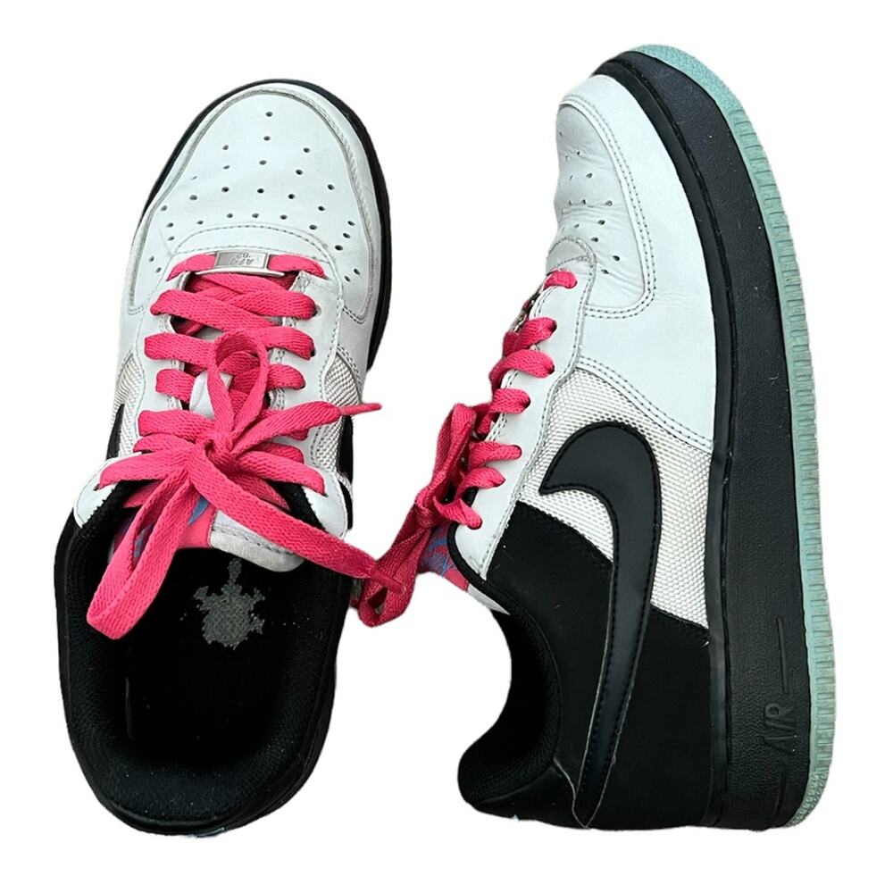 NIKE AIR FORCE 1 Flamingo. Size 6Y